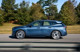 BMW iX xDrive60 side